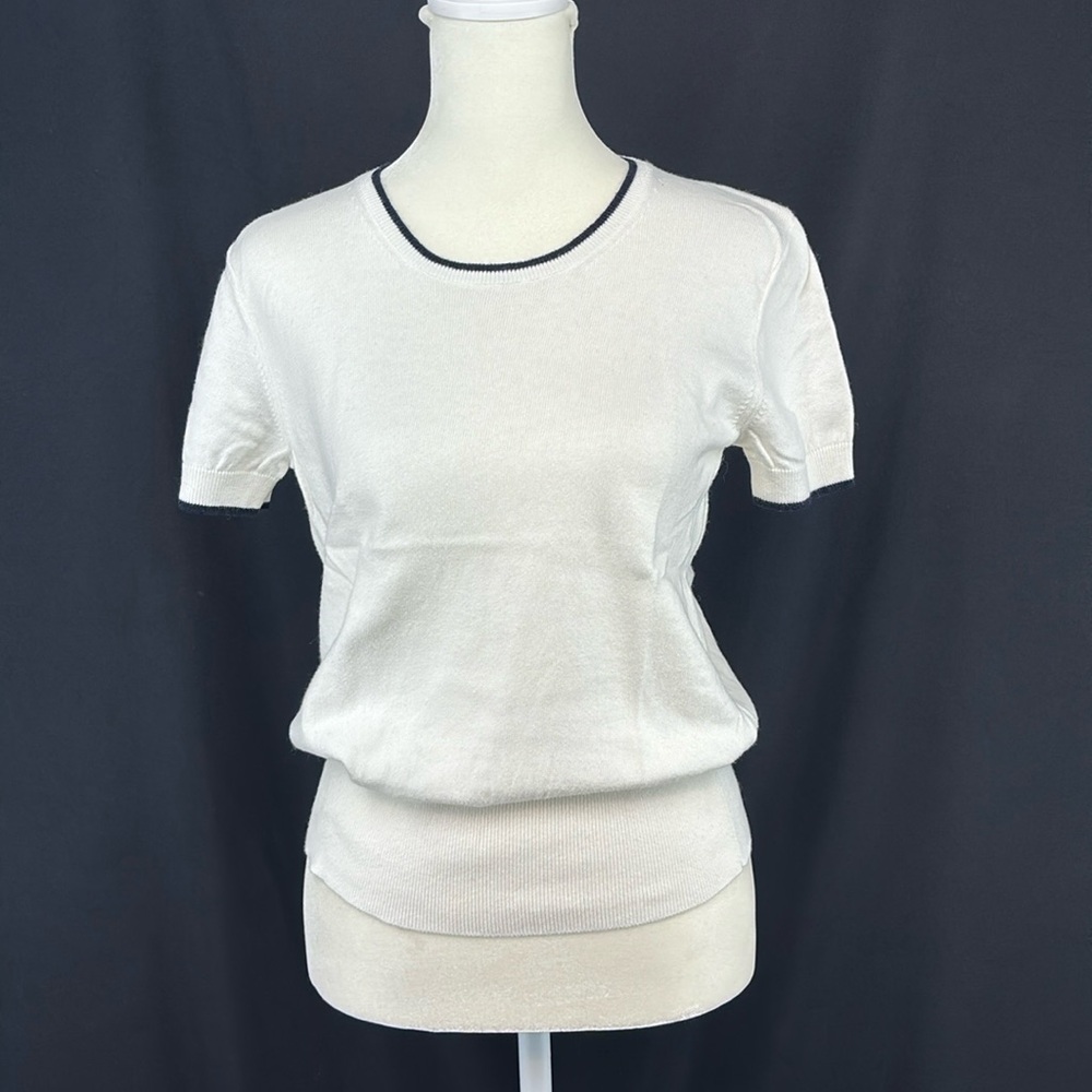 Uniqlo White Short Sleeve Sweater with Black Trim